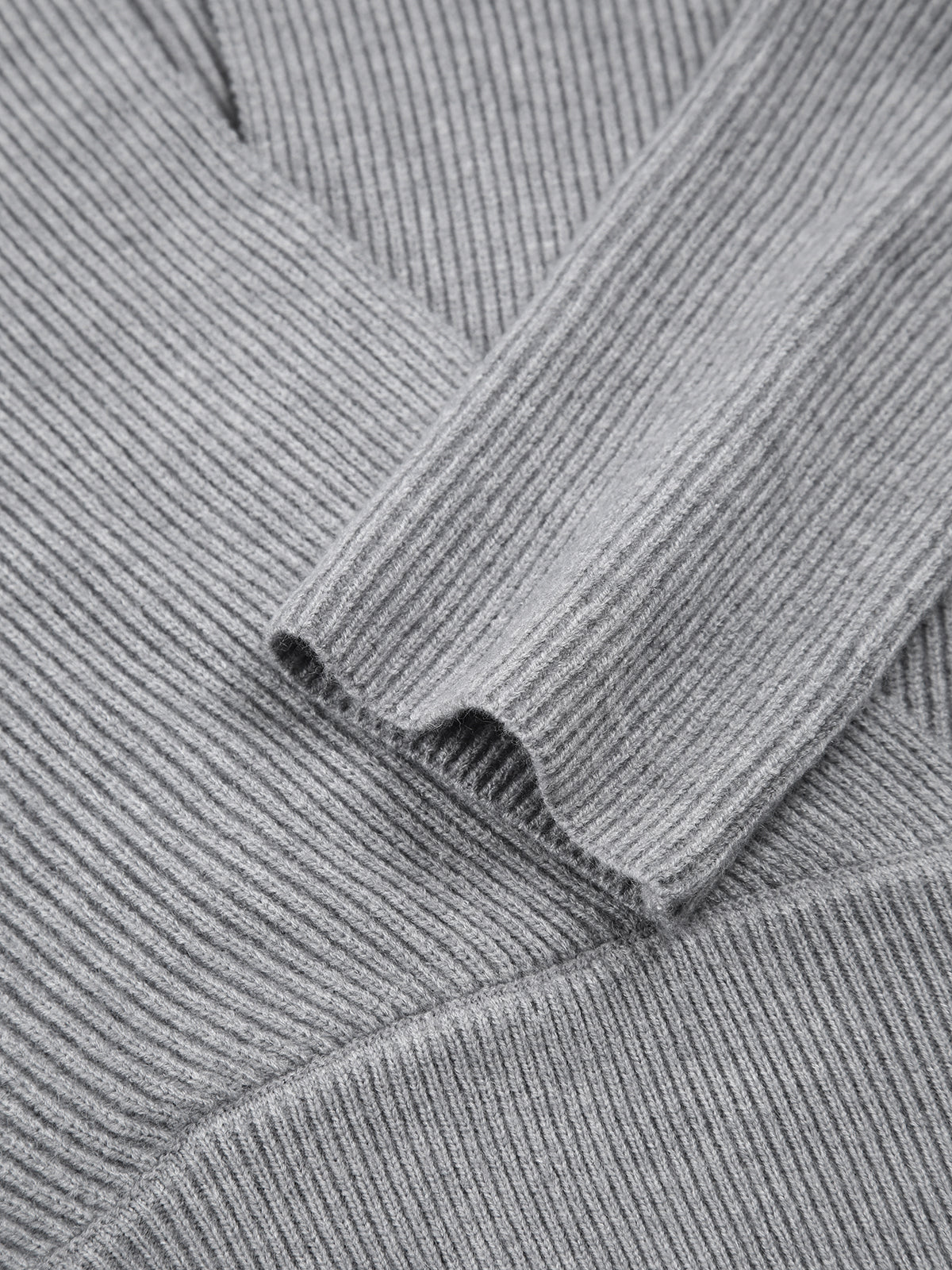 Geribd damesvest met overslag, V-hals en brede tailleboord