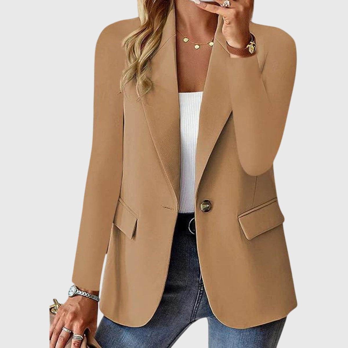 Getailleerde damesblazer met één knoop en klepzakken - camel