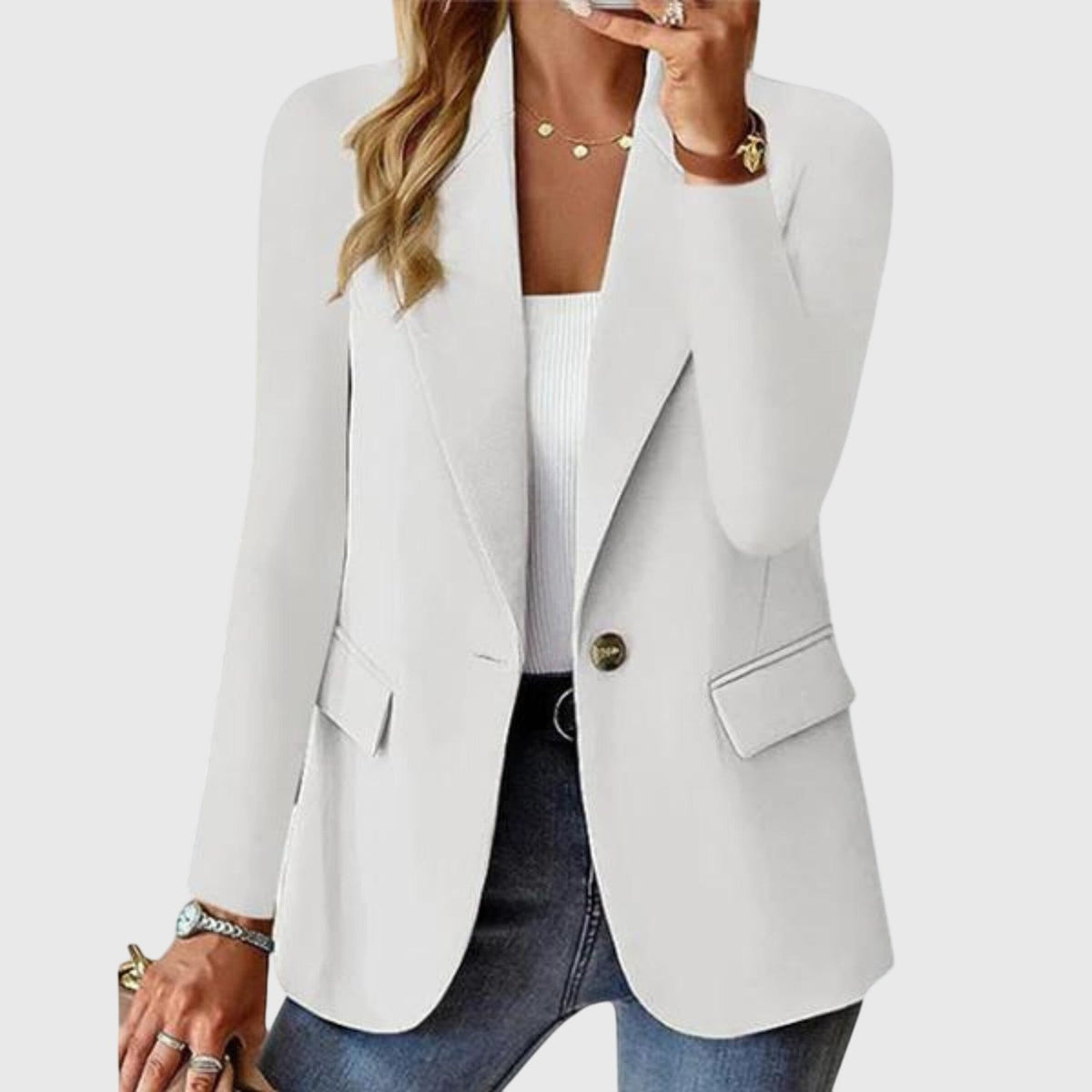 Getailleerde damesblazer met één knoop en klepzakken - gebroken wit