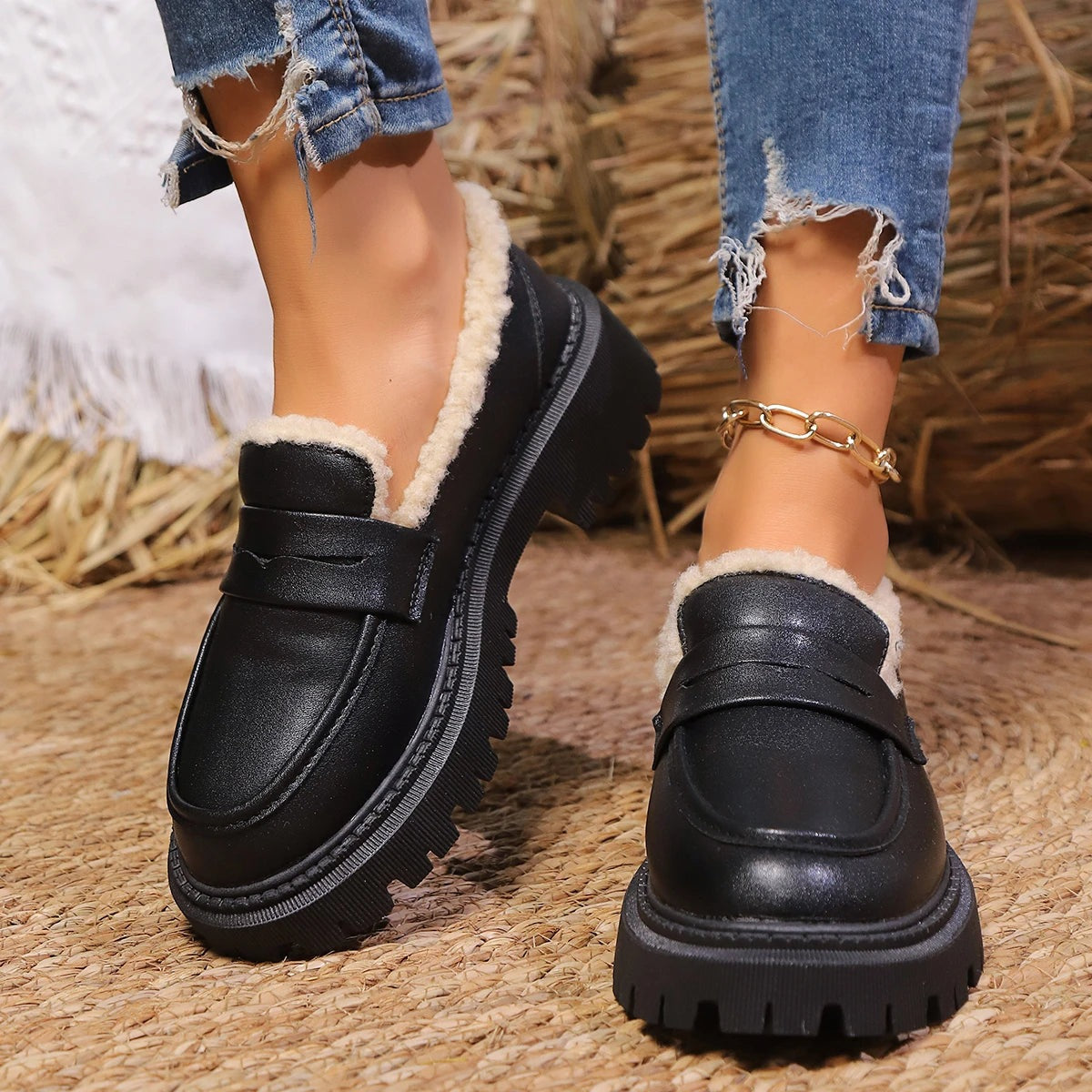 Gevoerde damesloafers met profielzool en imitatiebont - beeld 2