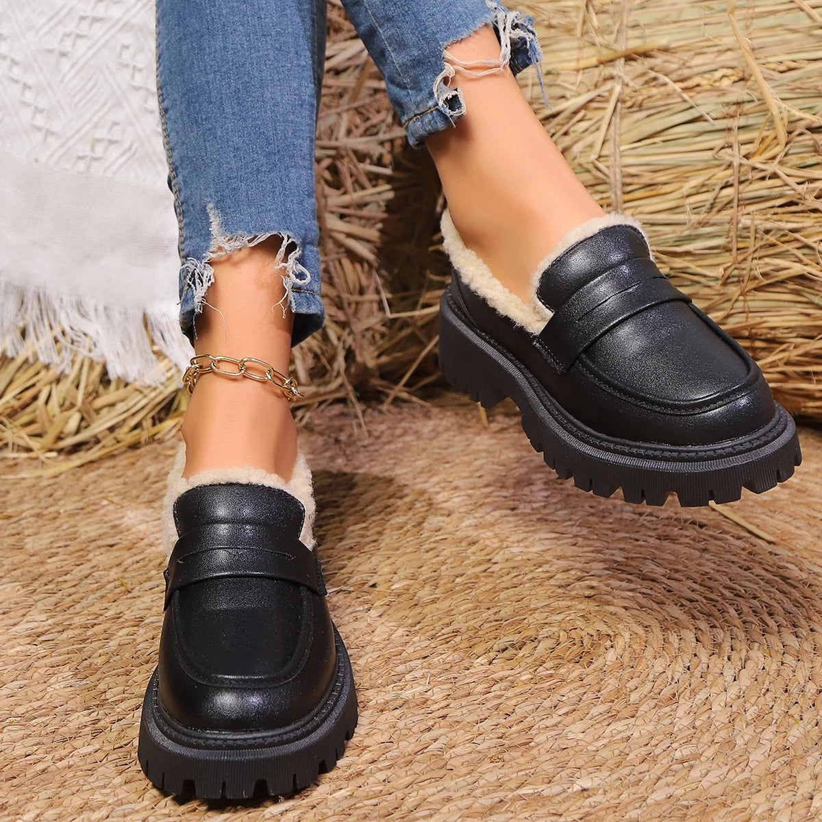 Gevoerde damesloafers met profielzool en imitatiebont - beeld 3