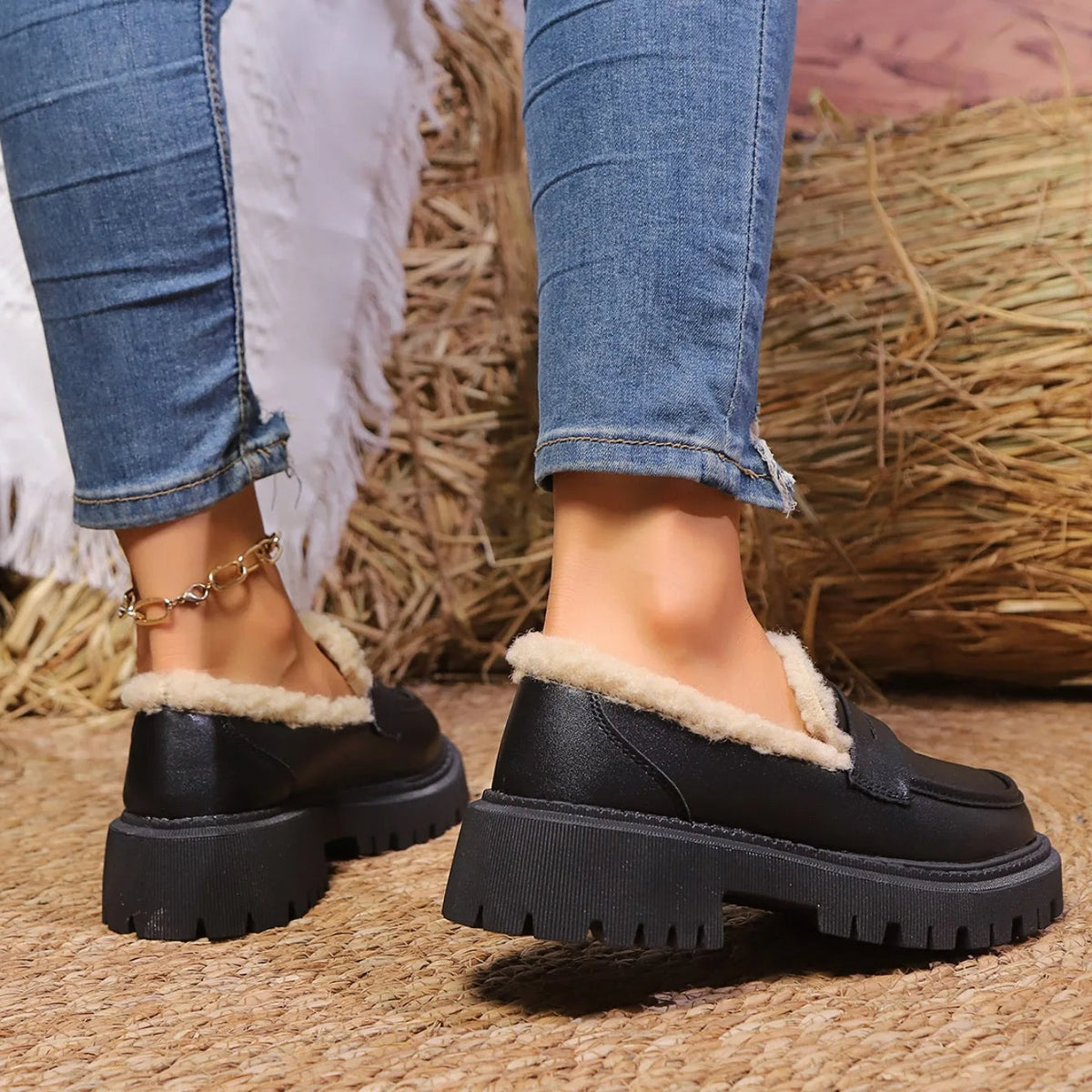 Gevoerde damesloafers met profielzool en imitatiebont - beeld 5