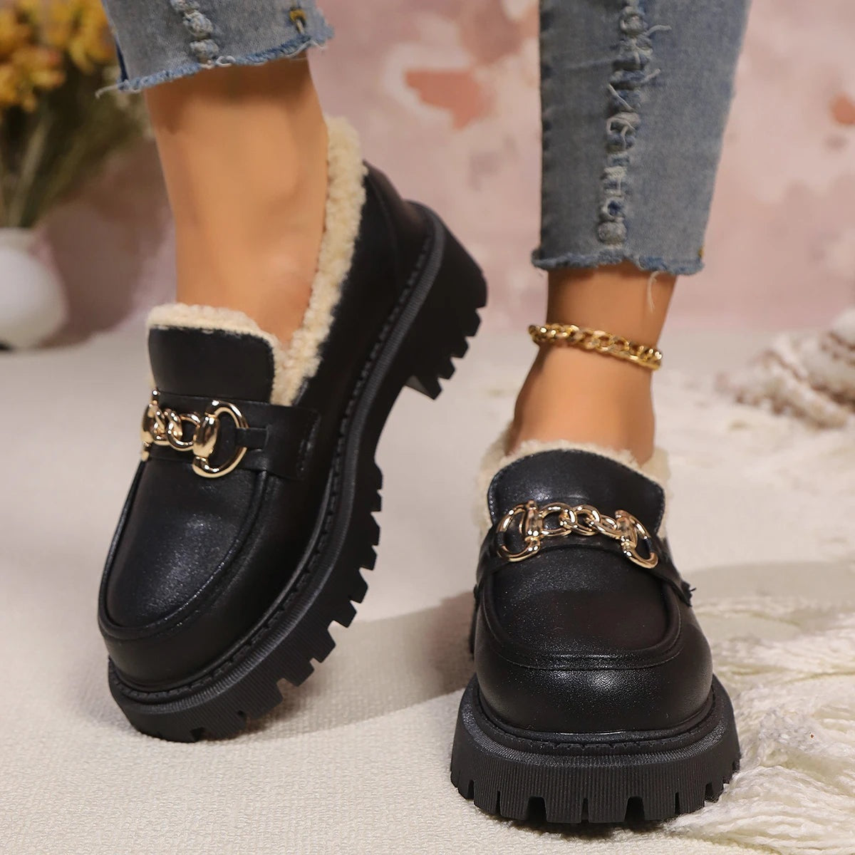 Gevoerde damesloafers met profielzool en imitatiebont - beeld 7