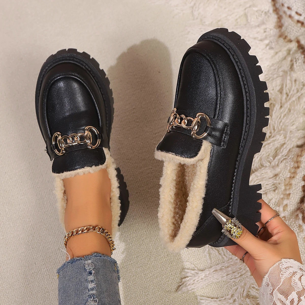 Gevoerde damesloafers met profielzool en imitatiebont - beeld 9