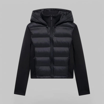 Kort gewatteerd damesjack met capuchon en mouwen van tricot