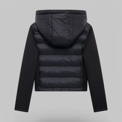 Kort gewatteerd damesjack met capuchon en mouwen van tricot