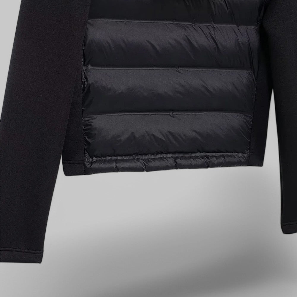 Kort gewatteerd damesjack met capuchon en mouwen van tricot