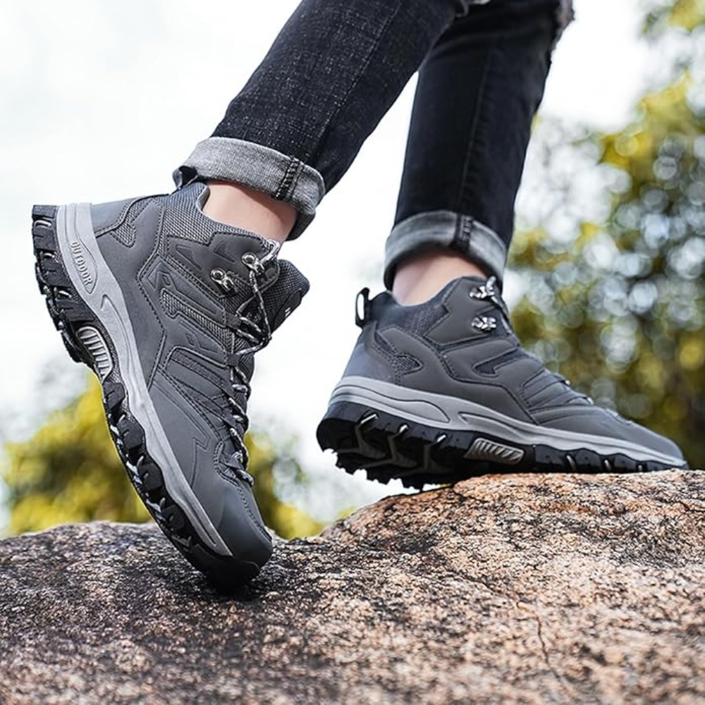 Halfhoge wandelschoenen voor dames en heren met profielzool