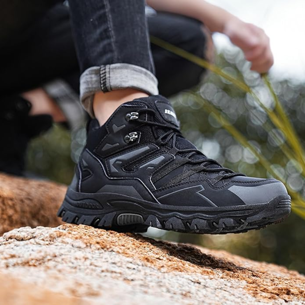 Halfhoge wandelschoenen voor dames en heren met profielzool