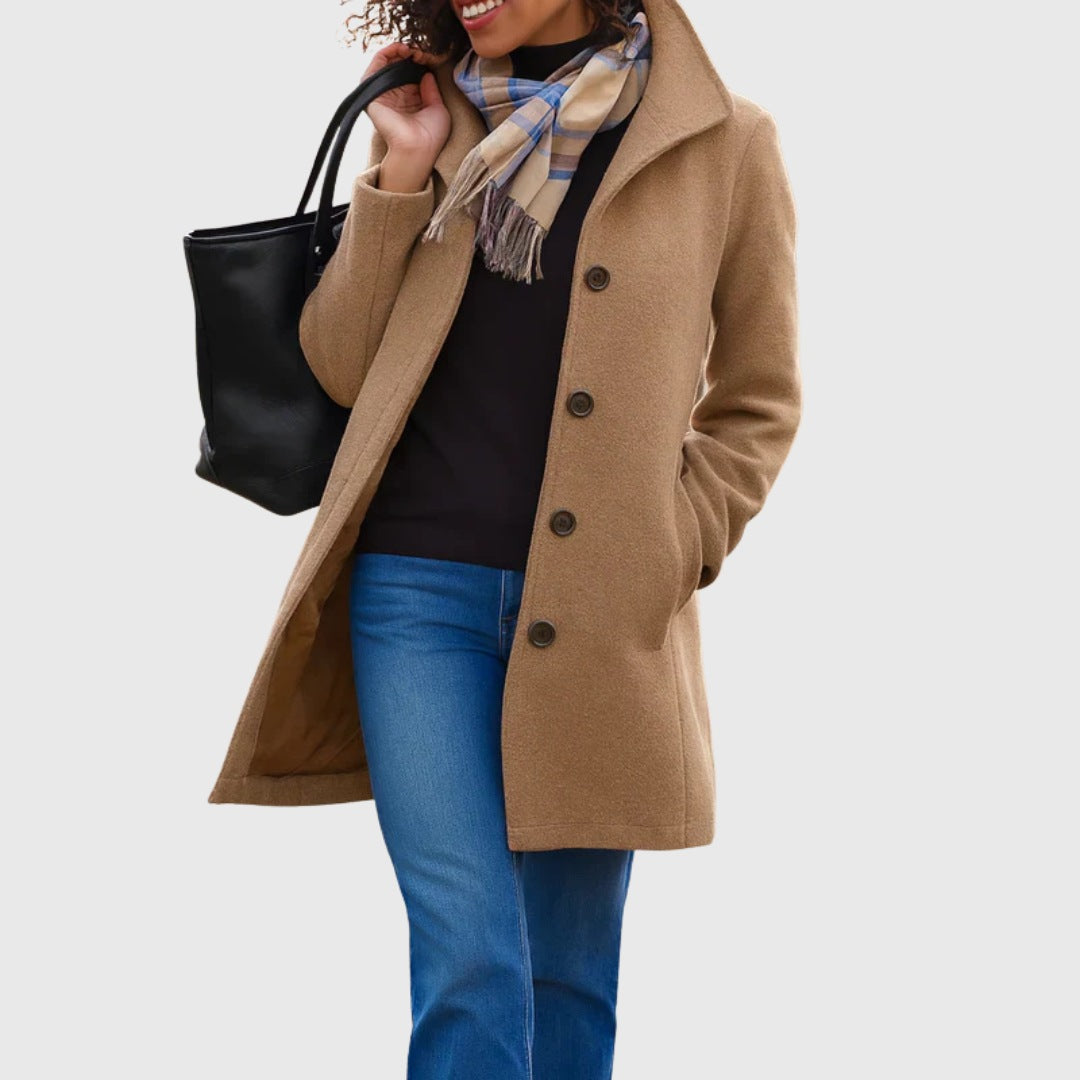 Halflange damesjas in wollook met hoge kraag en knoopsluiting - camel