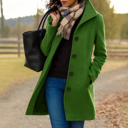 Halflange damesjas in wollook met hoge kraag en knoopsluiting - groen