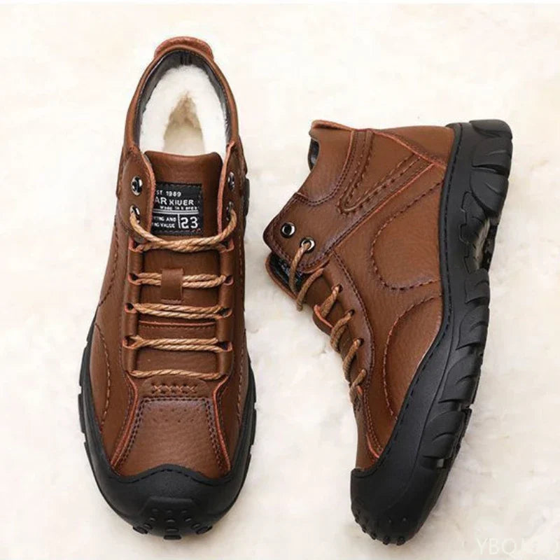 Hoge heren winterschoenen in leerlook met gewatteerde rand en grove zool