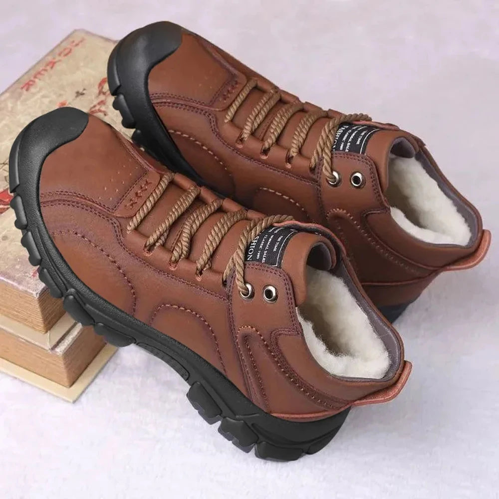 Hoge heren winterschoenen in leerlook met gewatteerde rand en grove zool