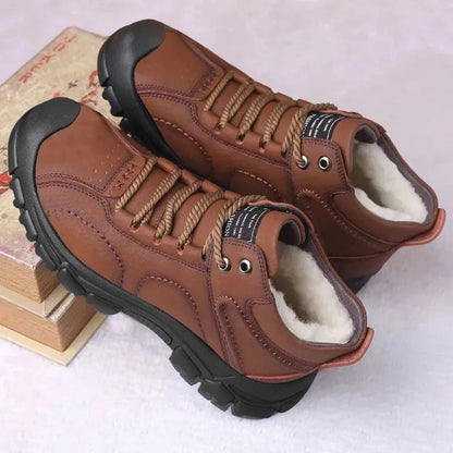 Hoge heren winterschoenen in leerlook met gewatteerde rand en grove zool