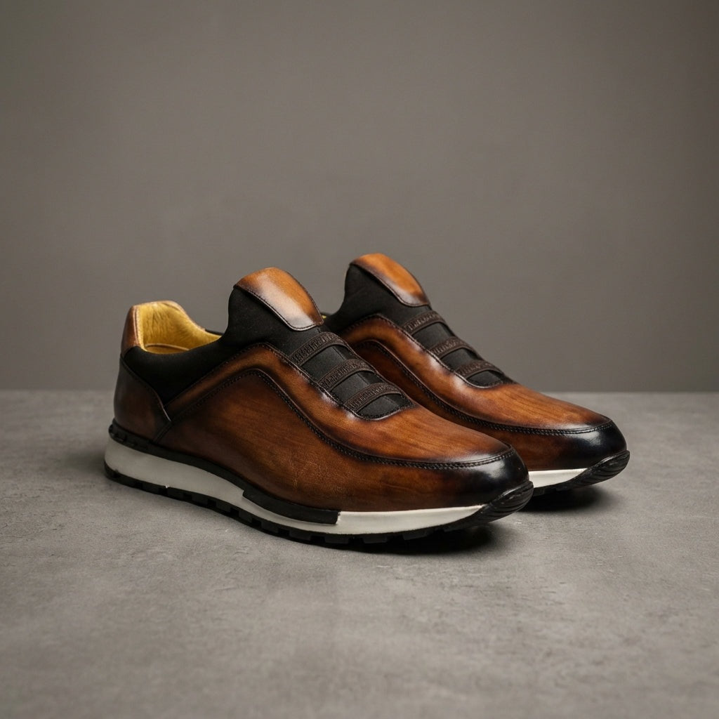 Heren instapsneakers in leerlook met patina-afwerking, elastische banden en gele voering - cognac