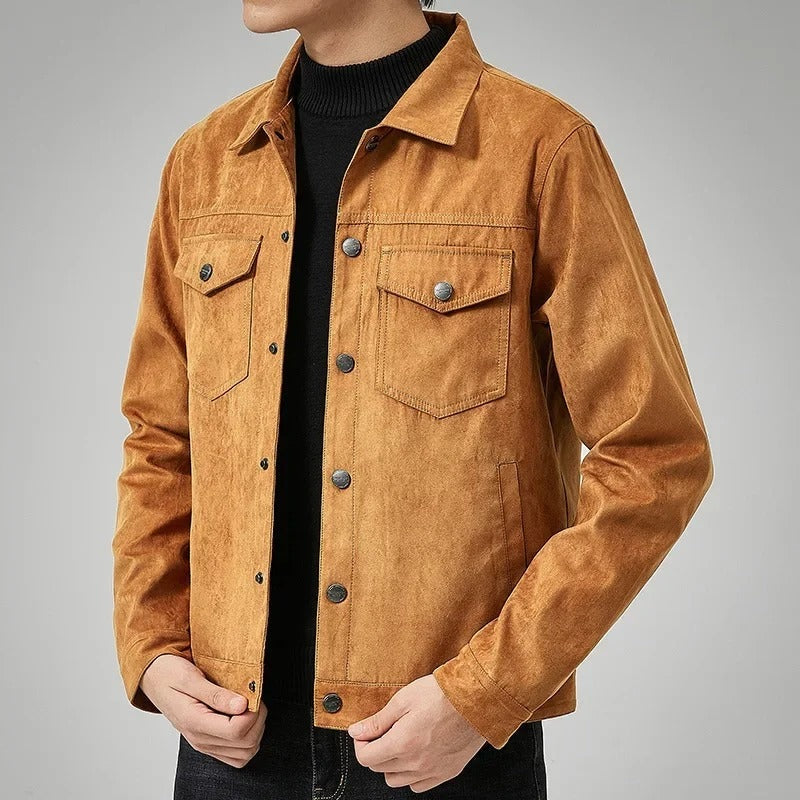 Herenjack in suède look met puntkraag en klepzakken op de borst