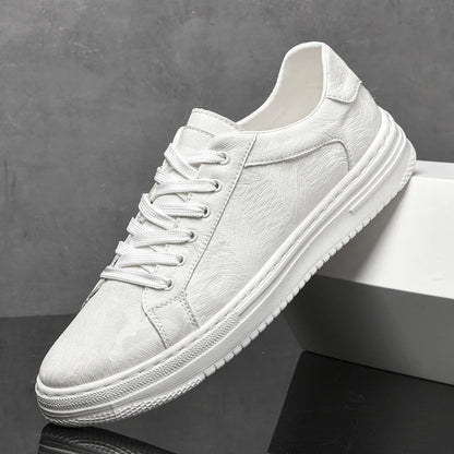 Lage herensneakers in leerlook met geometrische reliëfprint en witte rubberen zool - wit