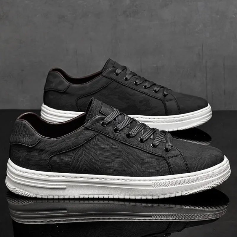 Lage herensneakers in leerlook met geometrische reliëfprint en witte rubberen zool - beeld 7
