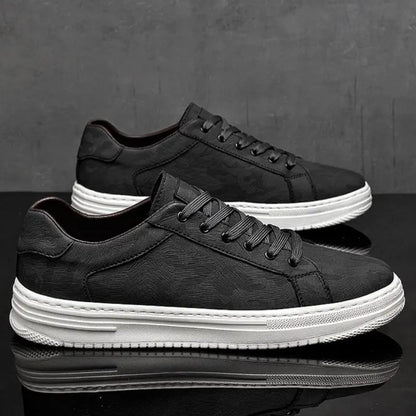 Lage herensneakers in leerlook met geometrische reliëfprint en witte rubberen zool - beeld 7