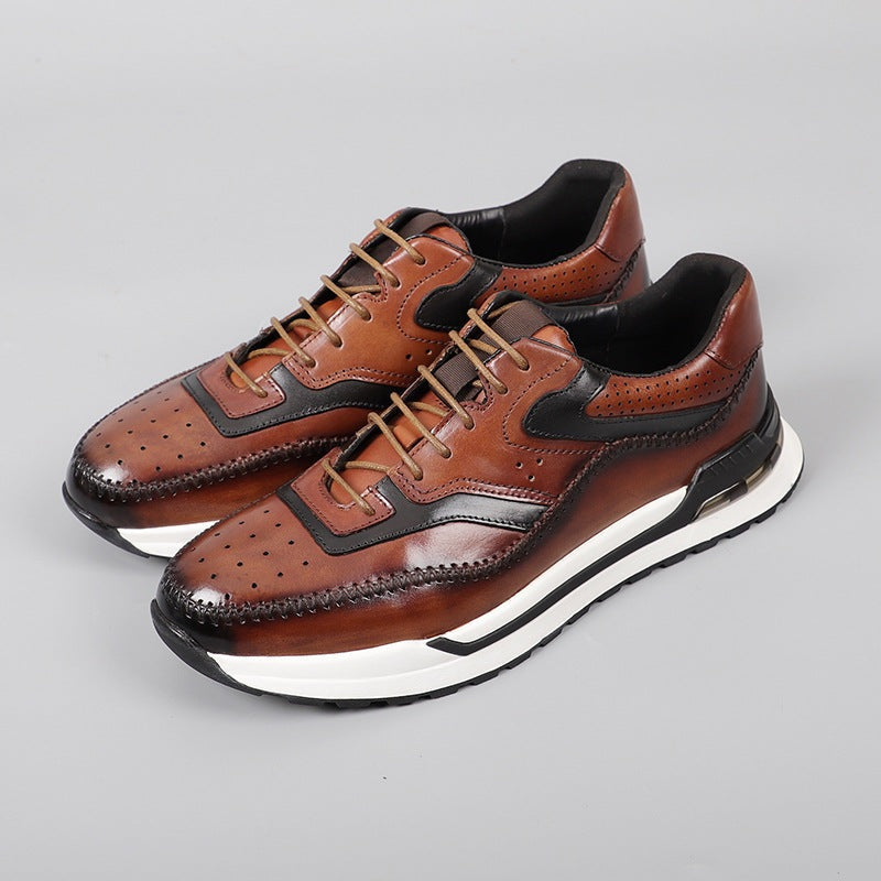 Herensneakers in leerlook met patina, brogue-perforatie en een zichtbaar luchtkussen in de hiel - cognac