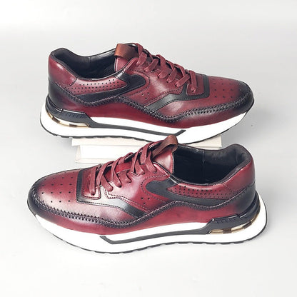 Herensneakers in leerlook met patina, brogue-perforatie en een zichtbaar luchtkussen in de hiel - bordeaux