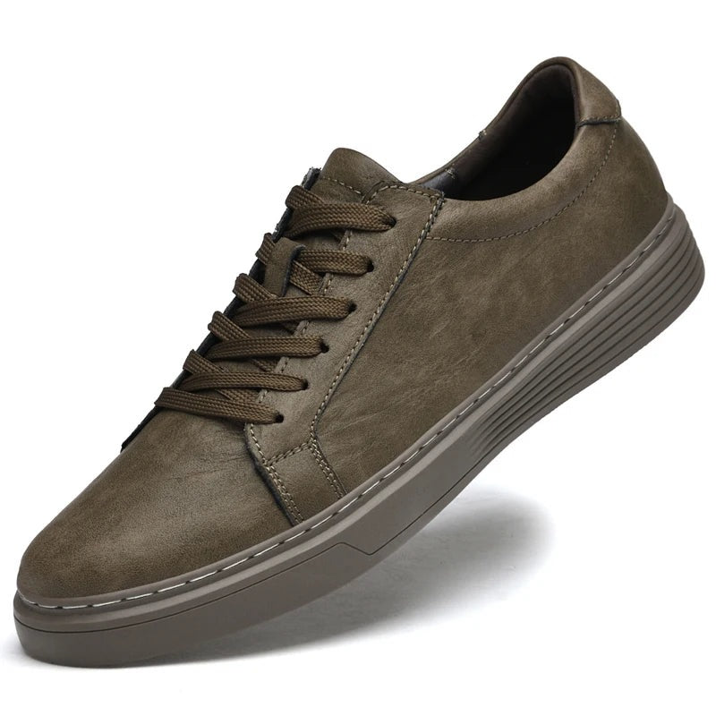 Herensneakers in matte leerlook met wit contraststiksel en cupsole met geribbelde rand - beeld 8