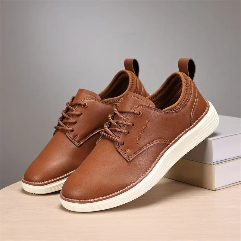 Herensneakers in leerlook met elastische kraag, witte zool met bruine rand en hiellus - cognac