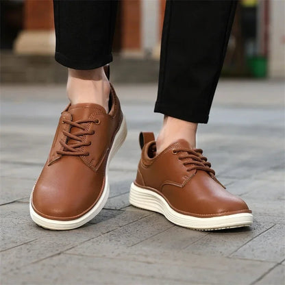 Herensneakers in leerlook met elastische kraag, witte zool met bruine rand en hiellus - beeld 5