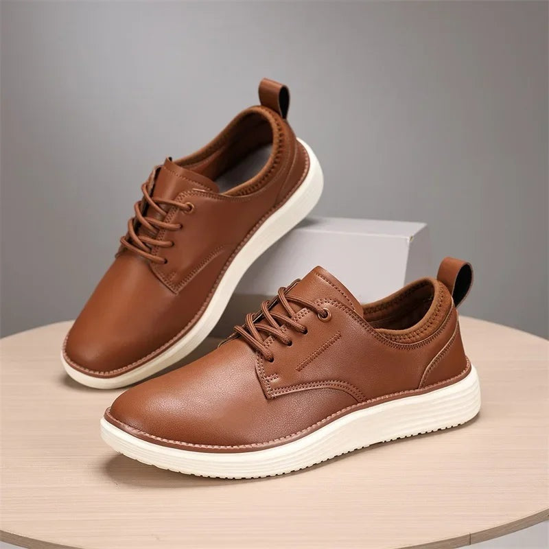 Herensneakers in leerlook met elastische kraag, witte zool met bruine rand en hiellus - beeld 9