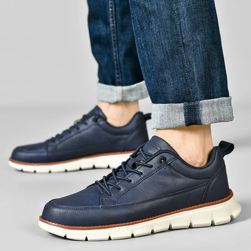 Herensneakers in gladde leerlook met flexibele zool met groeven en cognac rand - beeld 2