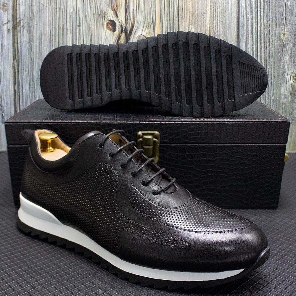 Herensneakers in glanzende leerlook met geperforeerde panelen en witte tussenzool - beeld 10