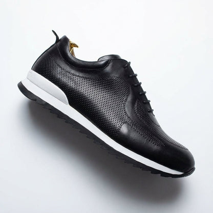 Herensneakers in glanzende leerlook met geperforeerde panelen en witte tussenzool - zwart