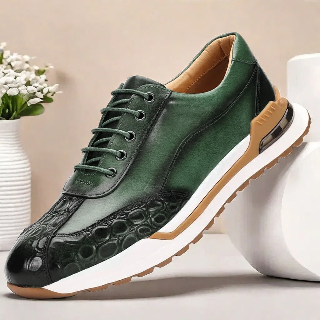 Herensneakers in leerlook met gepatineerde kleur, kroko-reliëf op de neus en luchtkussen in de hiel - groen