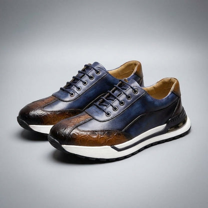 Herensneakers in leerlook met gepatineerde kleur, kroko-reliëf op de neus en luchtkussen in de hiel - blauw met cognac