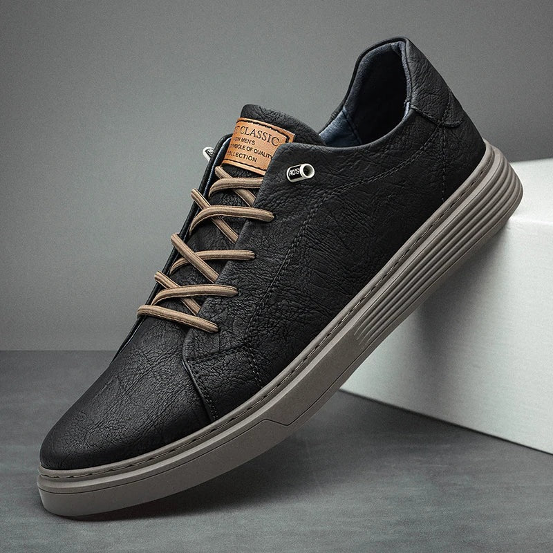 Herensneakers in matte leerlook met platte cupsole, geribde rand en veters in contrastkleur - zwart