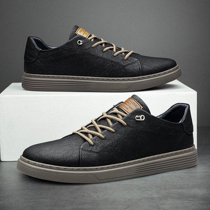 Herensneakers in matte leerlook met platte cupsole, geribde rand en veters in contrastkleur - beeld 2