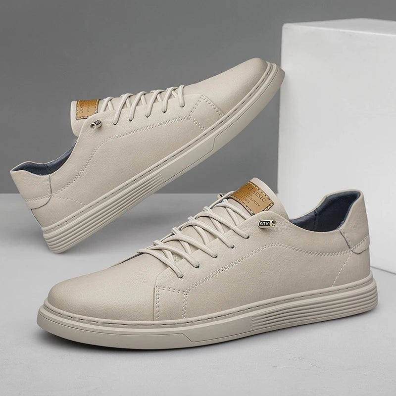 Herensneakers in matte leerlook met platte cupsole, geribde rand en veters in contrastkleur - crème