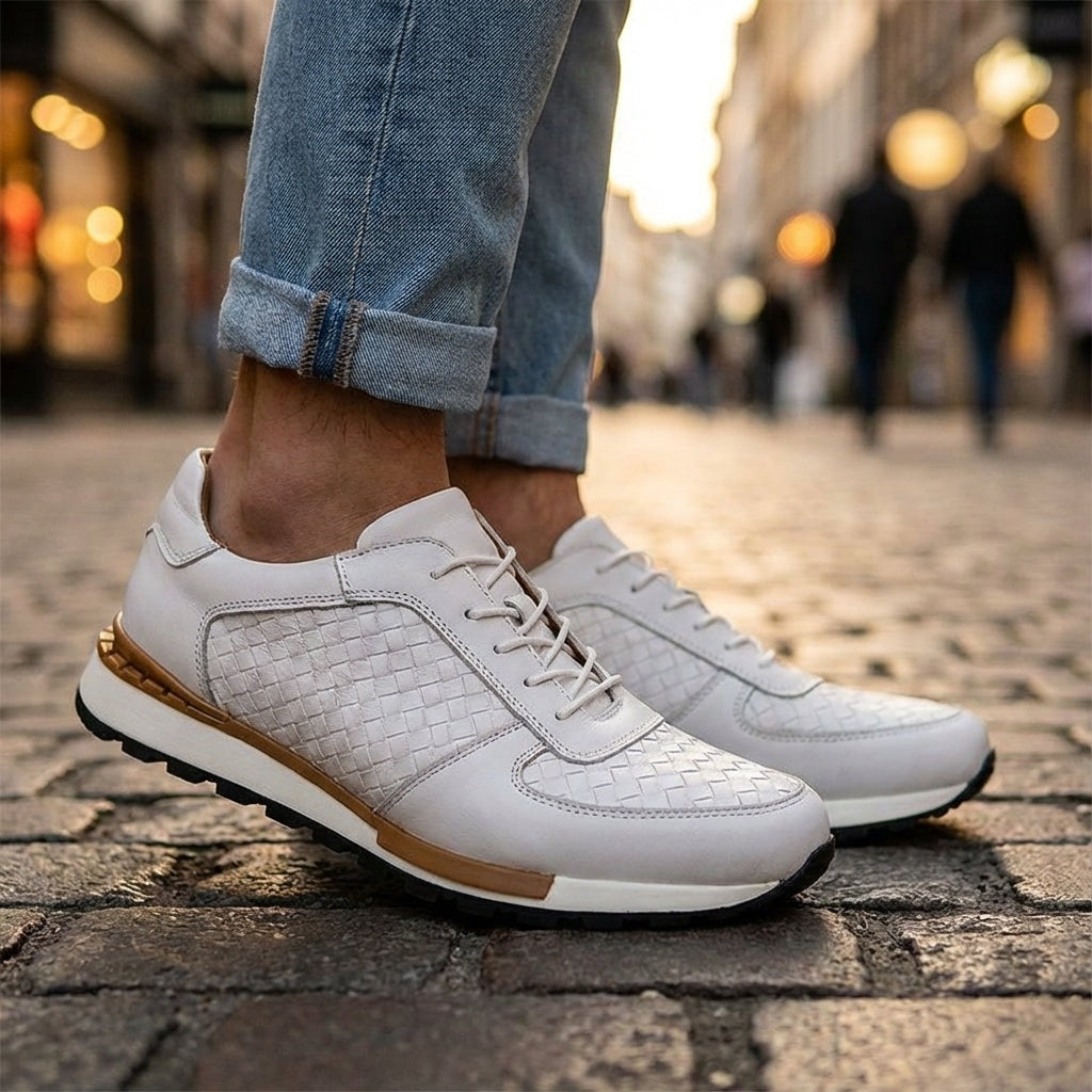 Herensneakers in leerlook met geperst vlechtmotief en witte profielzool - beeld 10