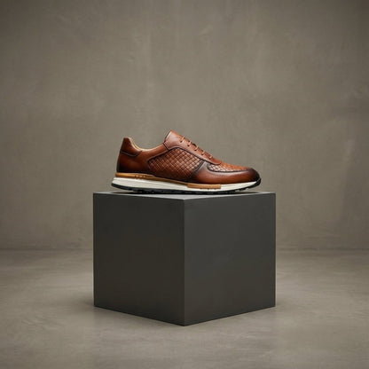 Herensneakers in leerlook met geperst vlechtmotief en witte profielzool - beeld 2