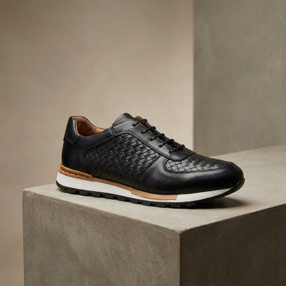 Herensneakers in leerlook met geperst vlechtmotief en witte profielzool - zwart