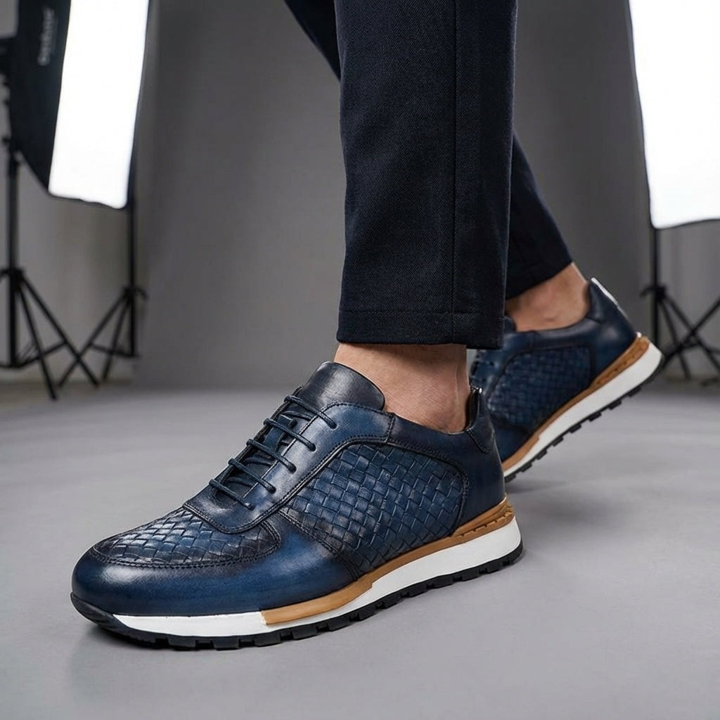 Herensneakers in leerlook met geperst vlechtmotief en witte profielzool - marineblauw