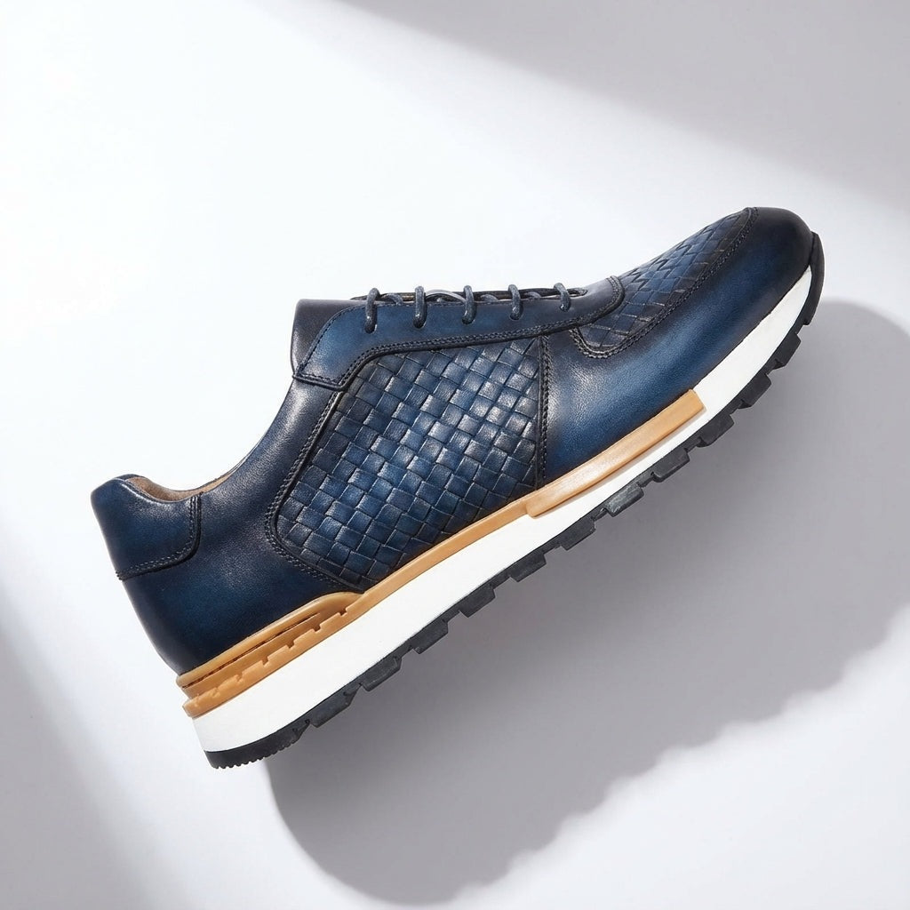 Herensneakers in leerlook met geperst vlechtmotief en witte profielzool - beeld 6