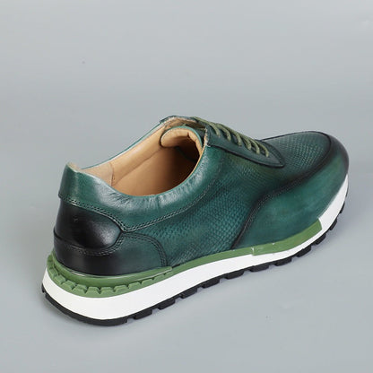 Herensneakers in leerlook met geperst vlechtmotief en witte profielzool - beeld 8