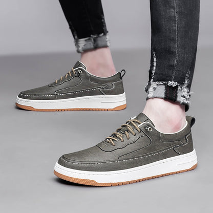 Lage herensneakers in leerlook met contraststiksel, witte zool en bruine loopzool - beeld 6