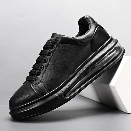 Herensneakers in leerlook met dikke zool, zichtbaar luchtkussen en hielstuk in suède look - zwart