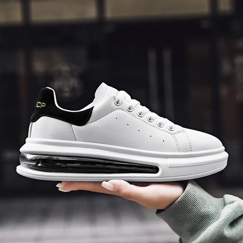 Herensneakers in leerlook met dikke zool, zichtbaar luchtkussen en hielstuk in suède look - beeld 4