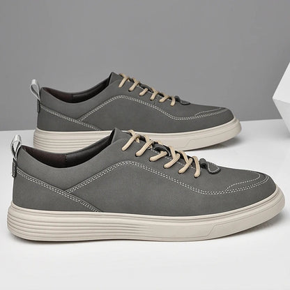 Herensneakers in nubucklook met contraststiksel, dikke witte zool en hiellus - beeld 4