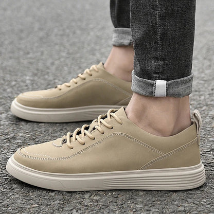 Herensneakers in nubucklook met contraststiksel, dikke witte zool en hiellus - beeld 7
