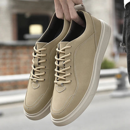 Herensneakers in nubucklook met contraststiksel, dikke witte zool en hiellus - beeld 8