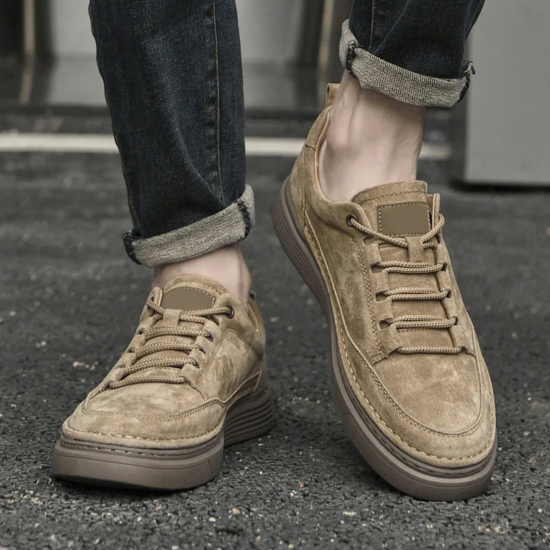 Herensneakers in suède look met dikke rubberen zool, hiellus en mocassinnaad - beeld 2